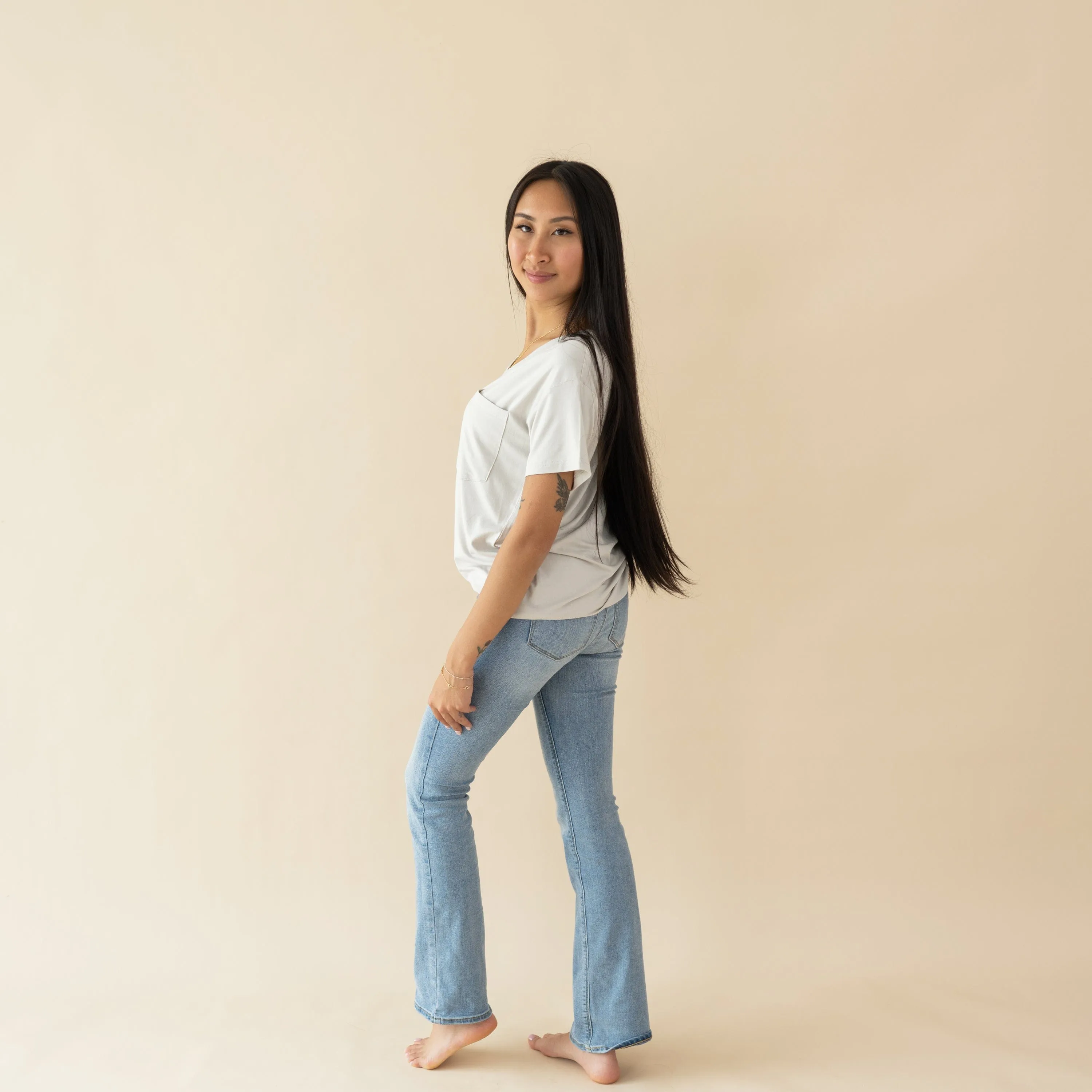 Women’s Relaxed Fit V-Neck in Oat